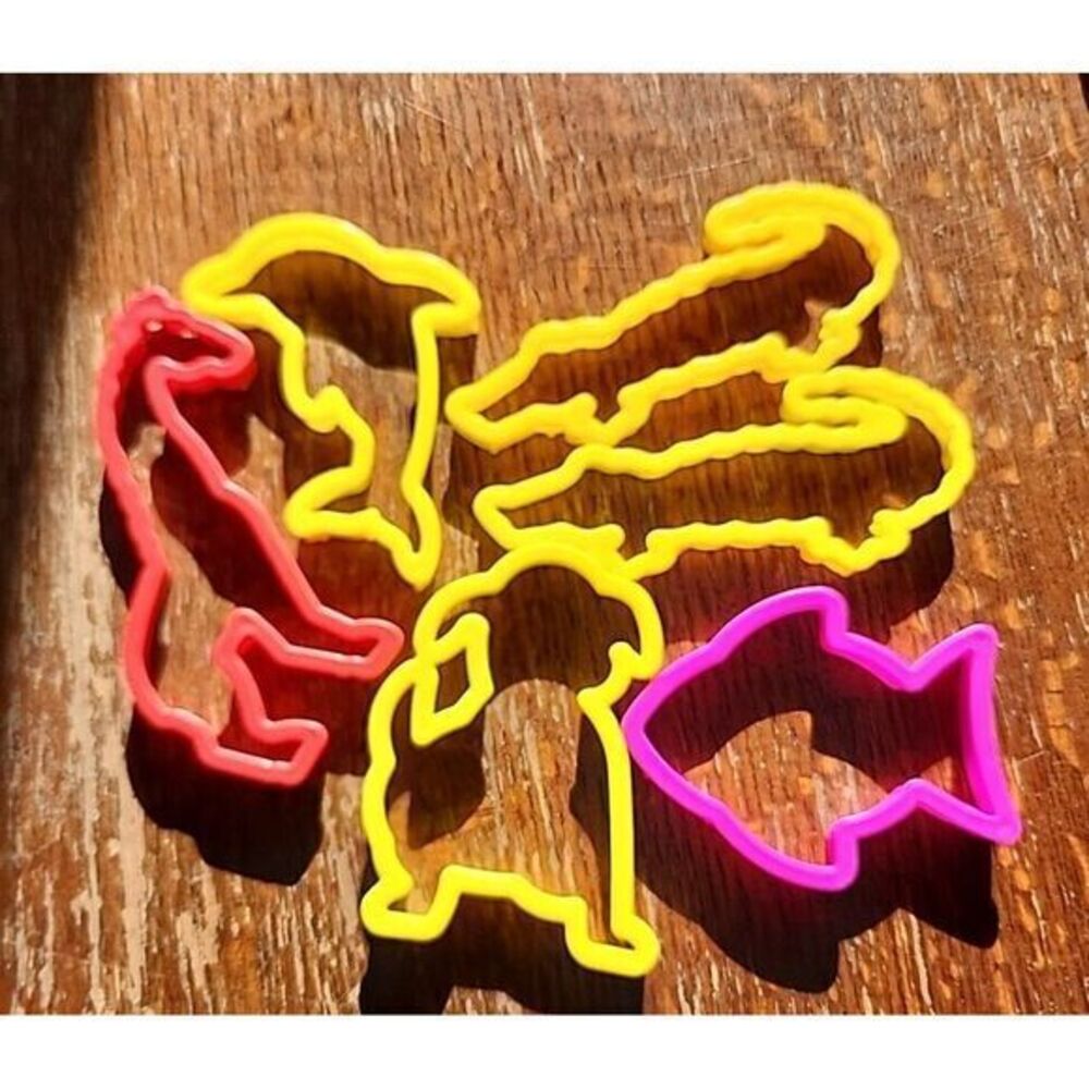Wilton Animal Cookie Cutters 6 plastic‎ Giraffe, Dog, Fish, Alligator, Dolphin